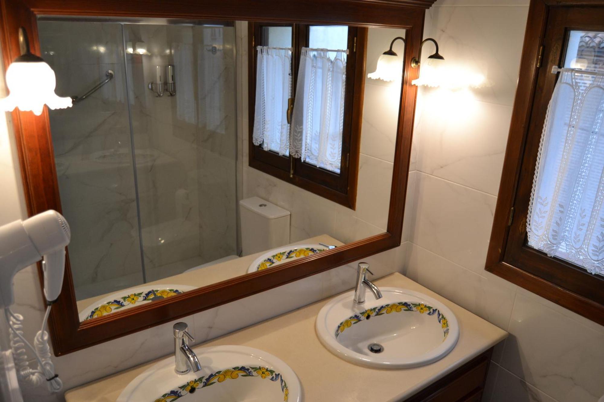 Tuguest Palacio De La Madraza Apartment *